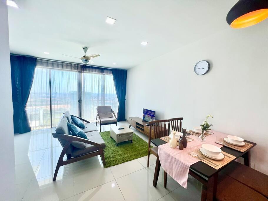 T3 1-10 Pax Trefoil 2Room Setia Alam Cozy Home Wifi Tv Luaran gambar